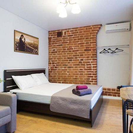 Studio Near Metro Yaroslava Mudroho, Universytet - Mykoly Khvylovoho Str 5-3 Kharkiv Bagian luar foto