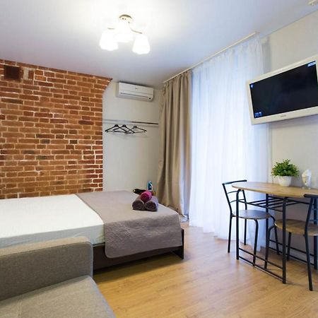 Studio Near Metro Yaroslava Mudroho, Universytet - Mykoly Khvylovoho Str 5-3 Kharkiv Bagian luar foto