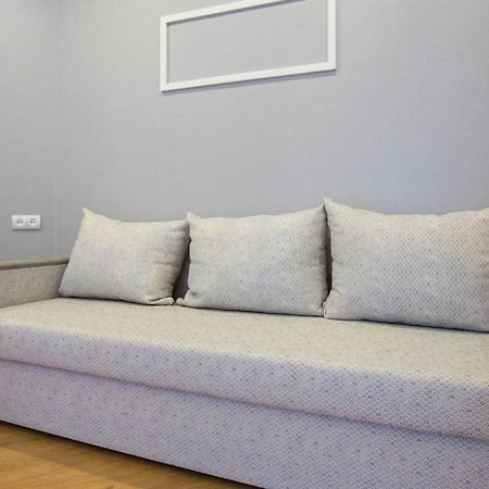 Studio Near Metro Yaroslava Mudroho, Universytet - Mykoly Khvylovoho Str 5-3 Kharkiv Bagian luar foto