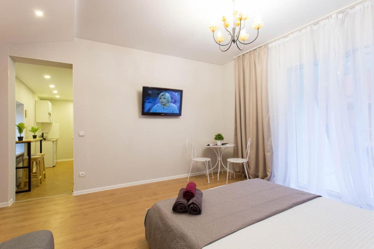 Studio Near Metro Yaroslava Mudroho, Universytet - Mykoly Khvylovoho Str 5-3 Kharkiv Bagian luar foto