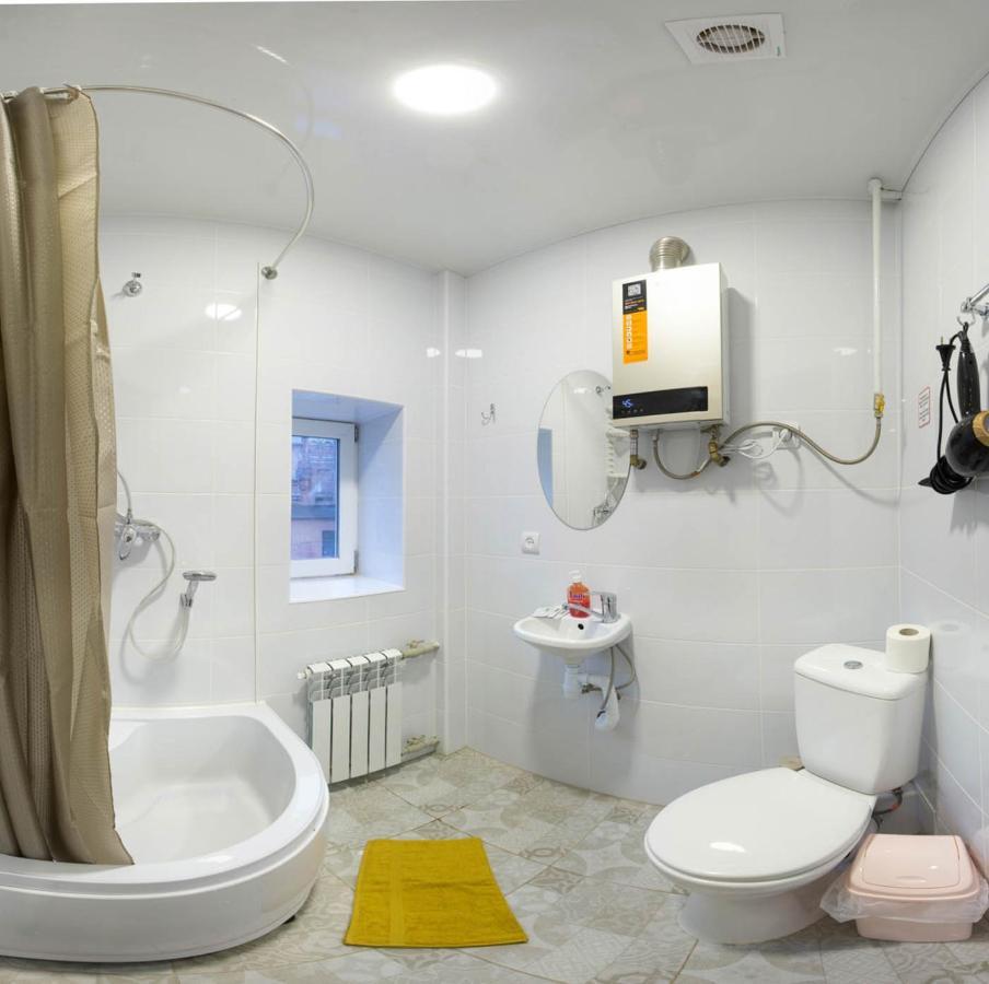 Studio Near Metro Yaroslava Mudroho, Universytet - Mykoly Khvylovoho Str 5-3 Kharkiv Bagian luar foto
