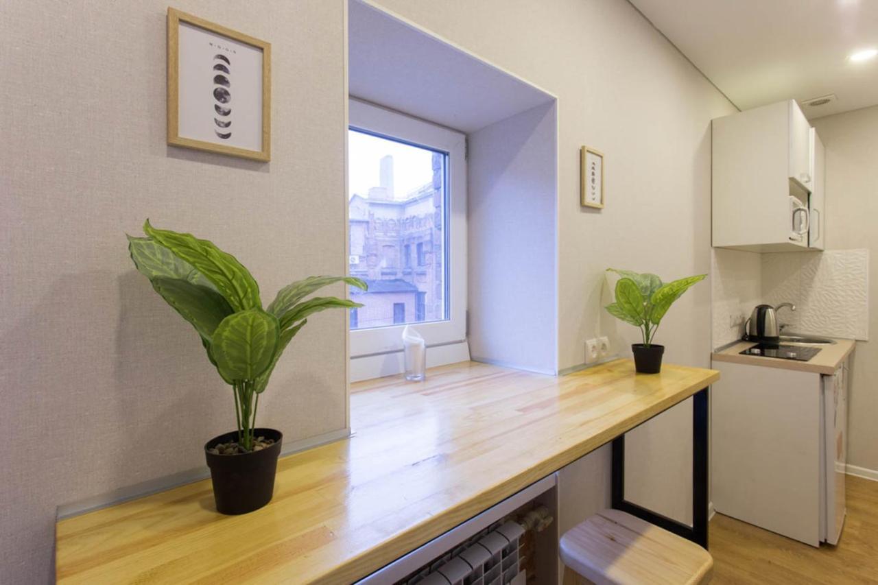 Studio Near Metro Yaroslava Mudroho, Universytet - Mykoly Khvylovoho Str 5-3 Kharkiv Bagian luar foto