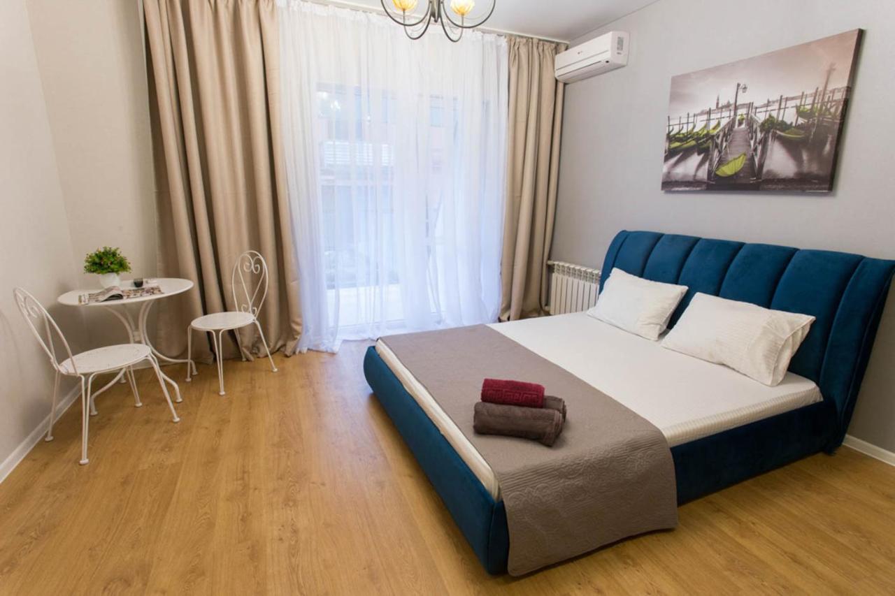 Studio Near Metro Yaroslava Mudroho, Universytet - Mykoly Khvylovoho Str 5-3 Kharkiv Bagian luar foto