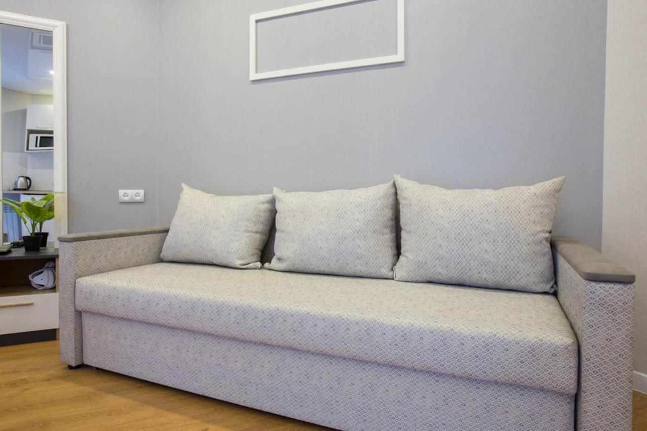 Studio Near Metro Yaroslava Mudroho, Universytet - Mykoly Khvylovoho Str 5-3 Kharkiv Bagian luar foto