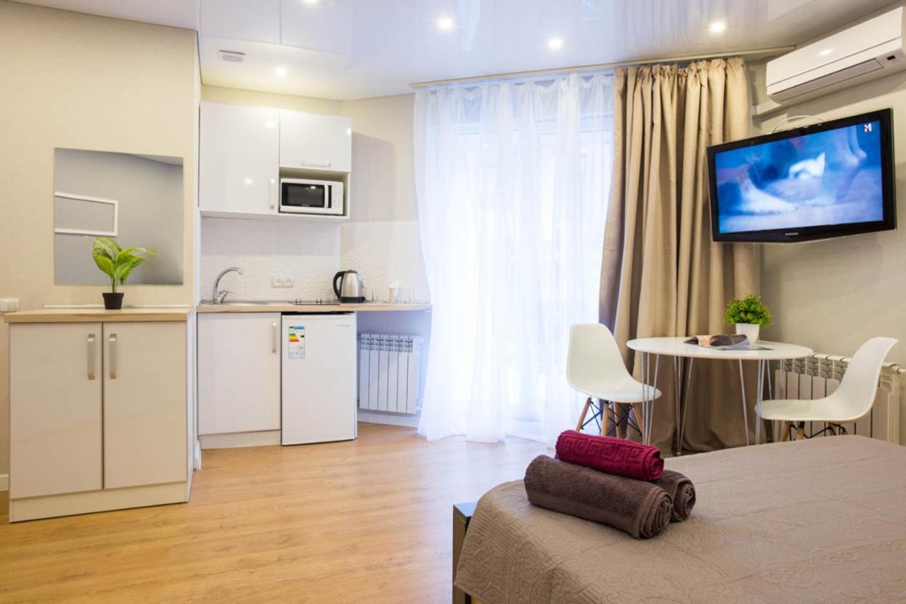 Studio Near Metro Yaroslava Mudroho, Universytet - Mykoly Khvylovoho Str 5-3 Kharkiv Bagian luar foto