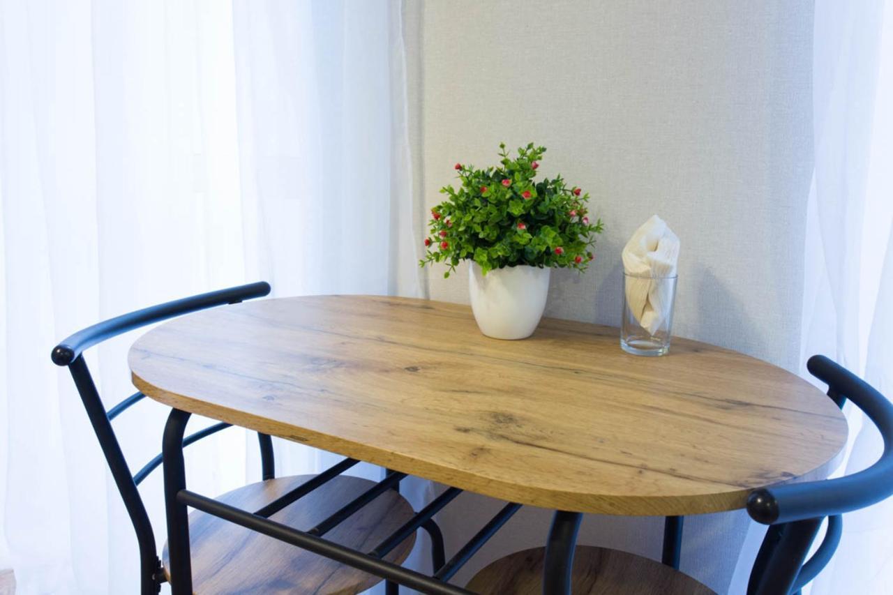 Studio Near Metro Yaroslava Mudroho, Universytet - Mykoly Khvylovoho Str 5-3 Kharkiv Bagian luar foto