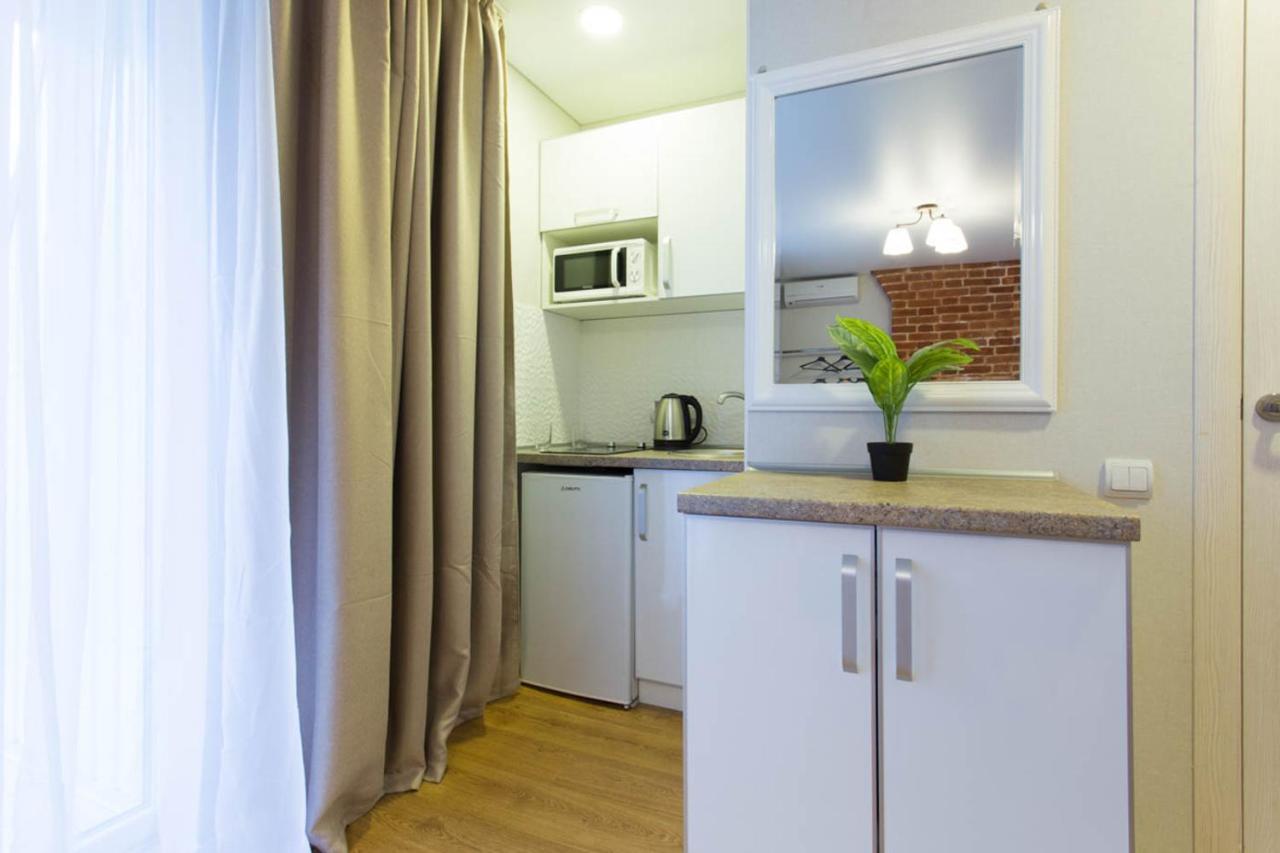 Studio Near Metro Yaroslava Mudroho, Universytet - Mykoly Khvylovoho Str 5-3 Kharkiv Bagian luar foto