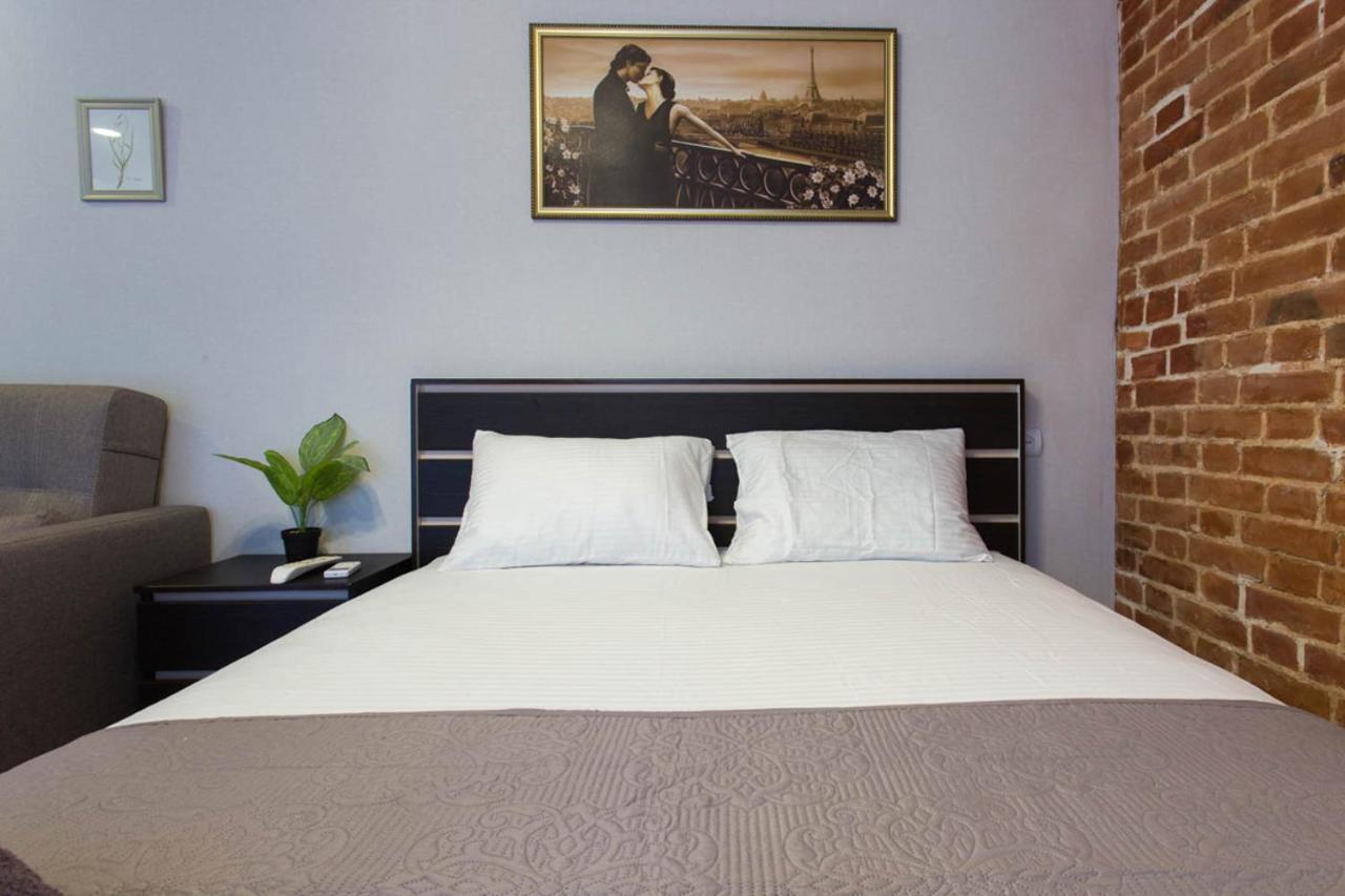 Studio Near Metro Yaroslava Mudroho, Universytet - Mykoly Khvylovoho Str 5-3 Kharkiv Bagian luar foto