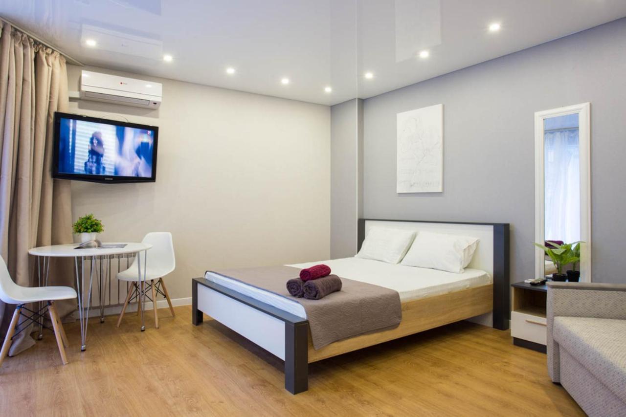 Studio Near Metro Yaroslava Mudroho, Universytet - Mykoly Khvylovoho Str 5-3 Kharkiv Bagian luar foto