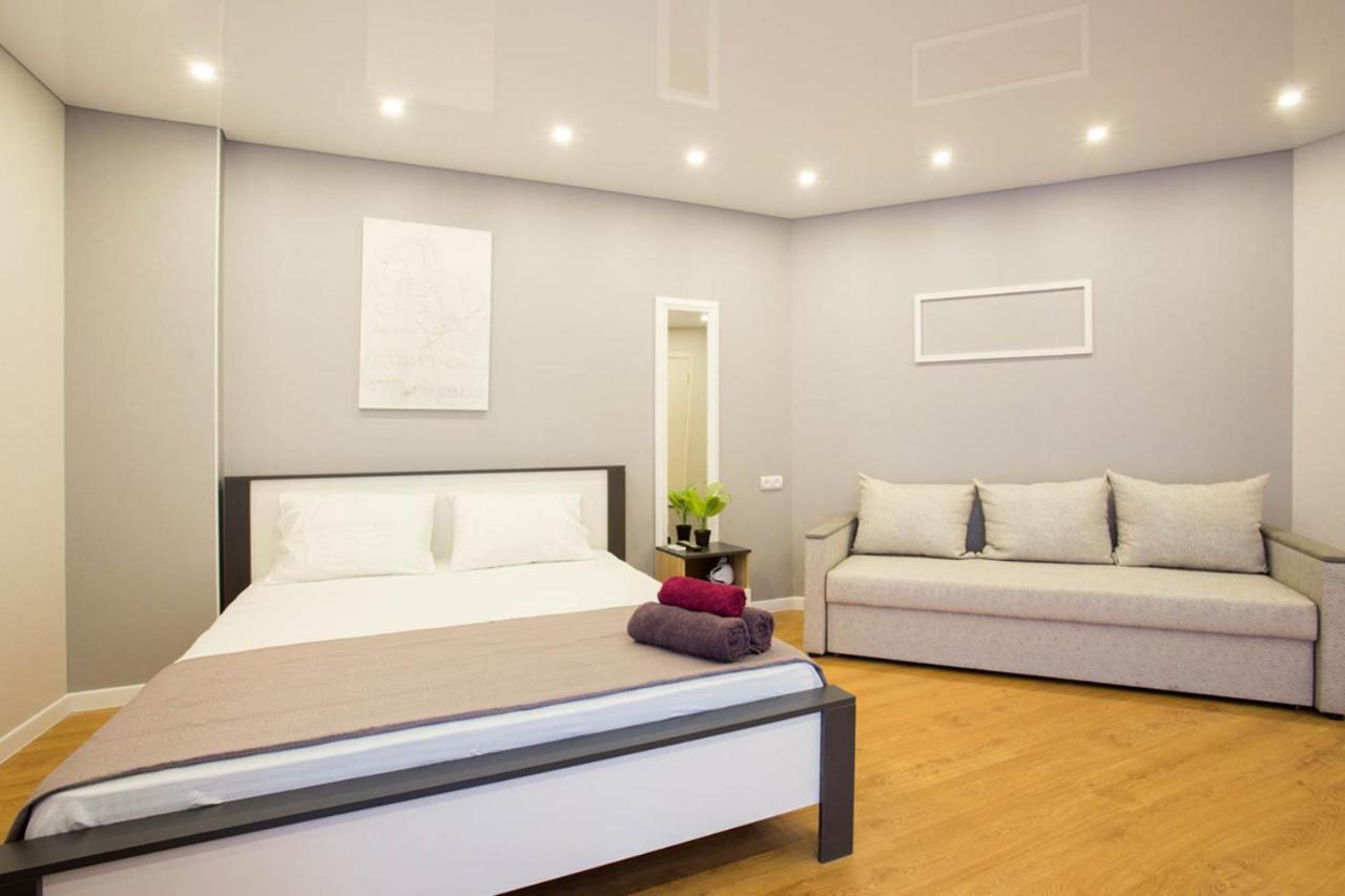 Studio Near Metro Yaroslava Mudroho, Universytet - Mykoly Khvylovoho Str 5-3 Kharkiv Bagian luar foto