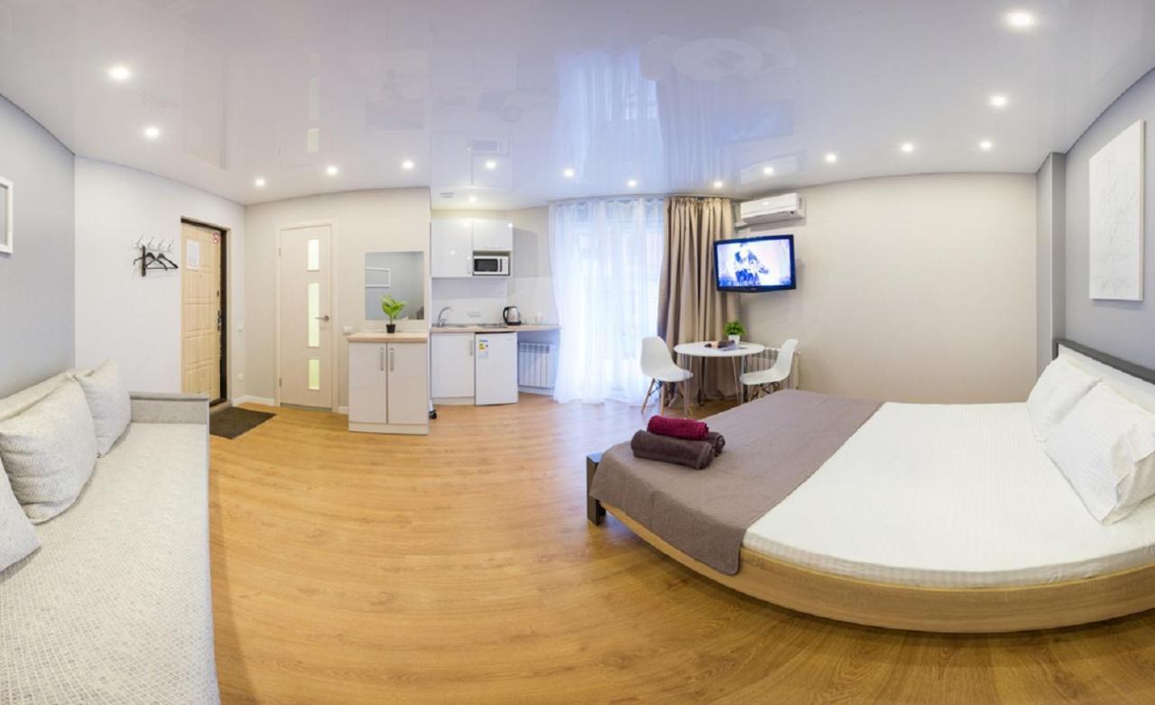 Studio Near Metro Yaroslava Mudroho, Universytet - Mykoly Khvylovoho Str 5-3 Kharkiv Bagian luar foto